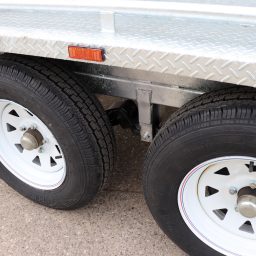 Light Truck Tyres with Rocker Roller Suspension on Tandem Box Trailer