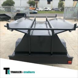 Tradesman trailer with ladder racks